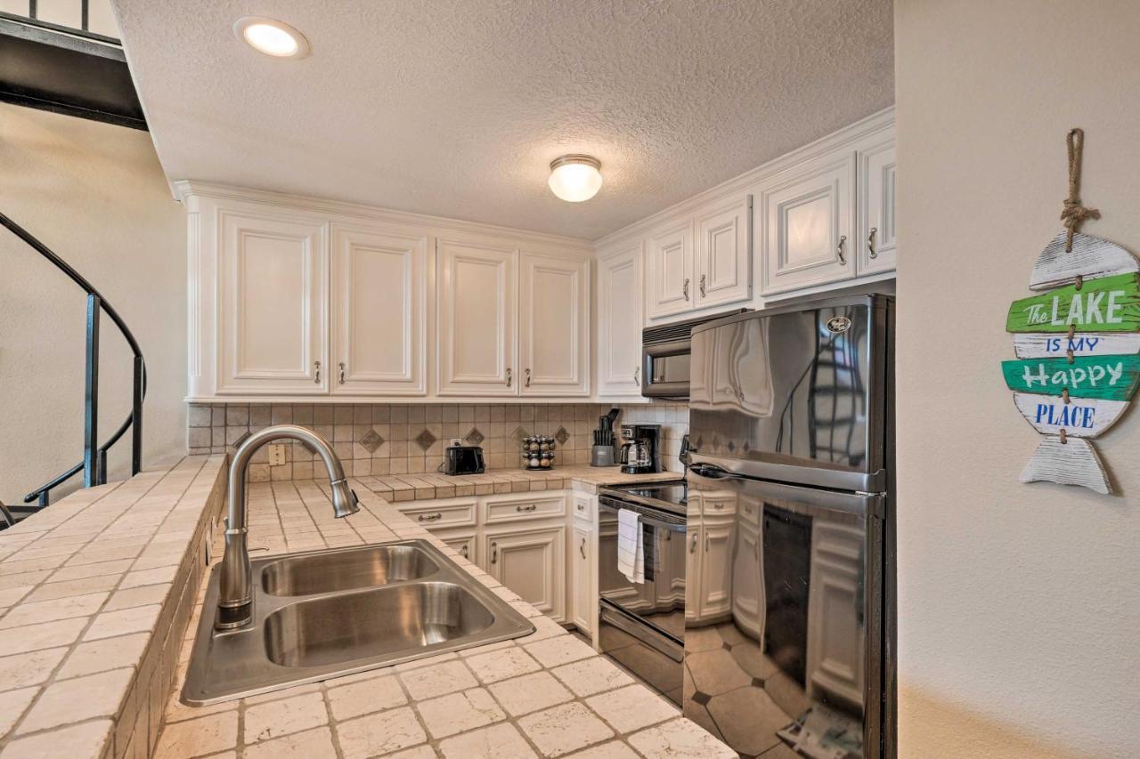 Idyllic Montgomery Condo With Pool And Lake View! エクステリア 写真