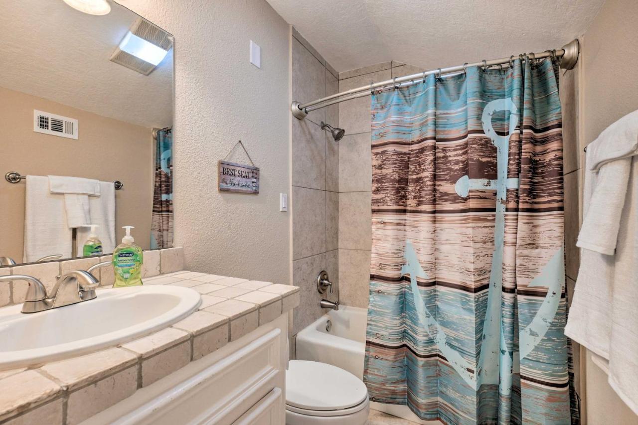 Idyllic Montgomery Condo With Pool And Lake View! エクステリア 写真
