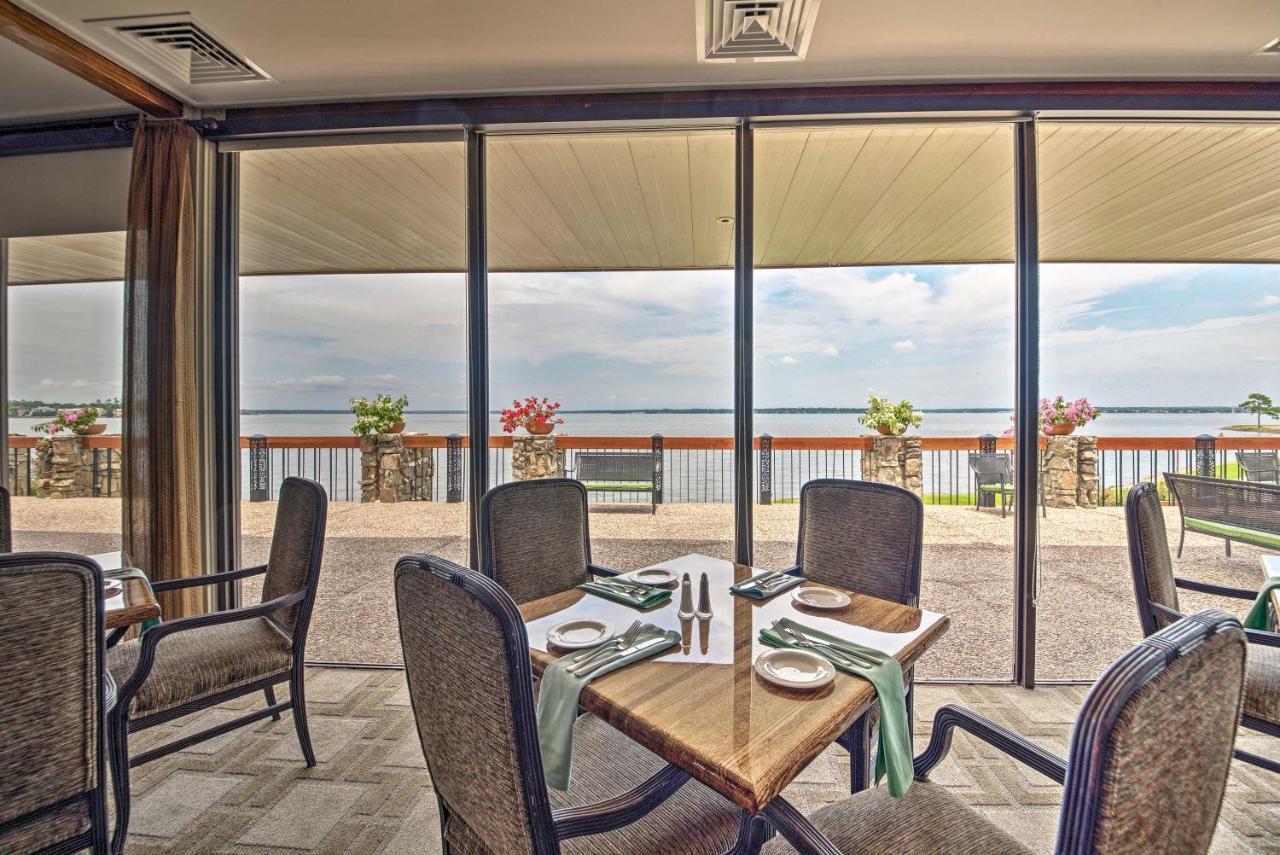 Idyllic Montgomery Condo With Pool And Lake View! エクステリア 写真