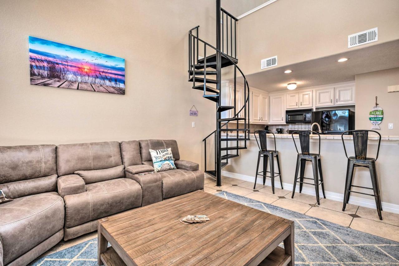 Idyllic Montgomery Condo With Pool And Lake View! エクステリア 写真