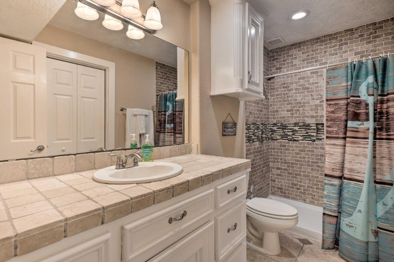 Idyllic Montgomery Condo With Pool And Lake View! エクステリア 写真