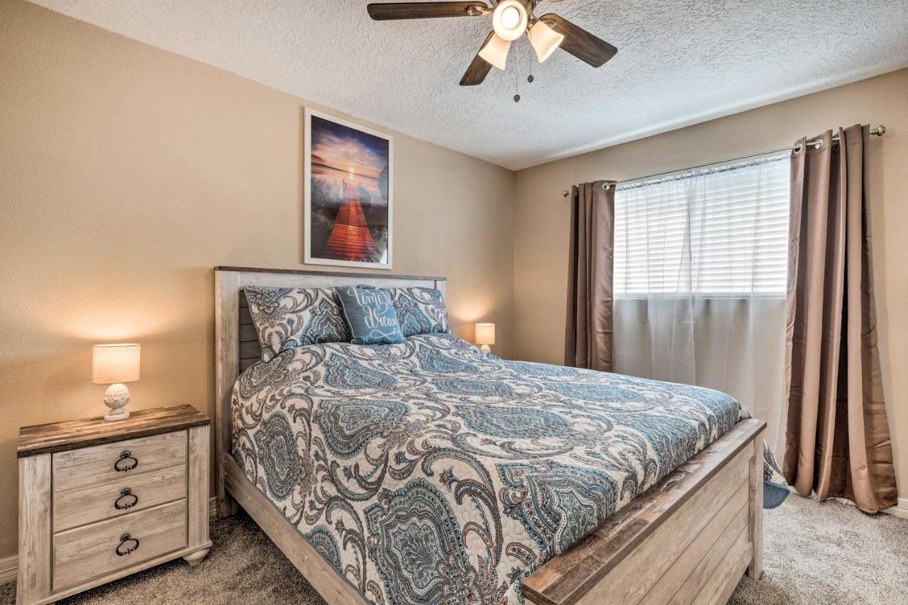 Idyllic Montgomery Condo With Pool And Lake View! エクステリア 写真