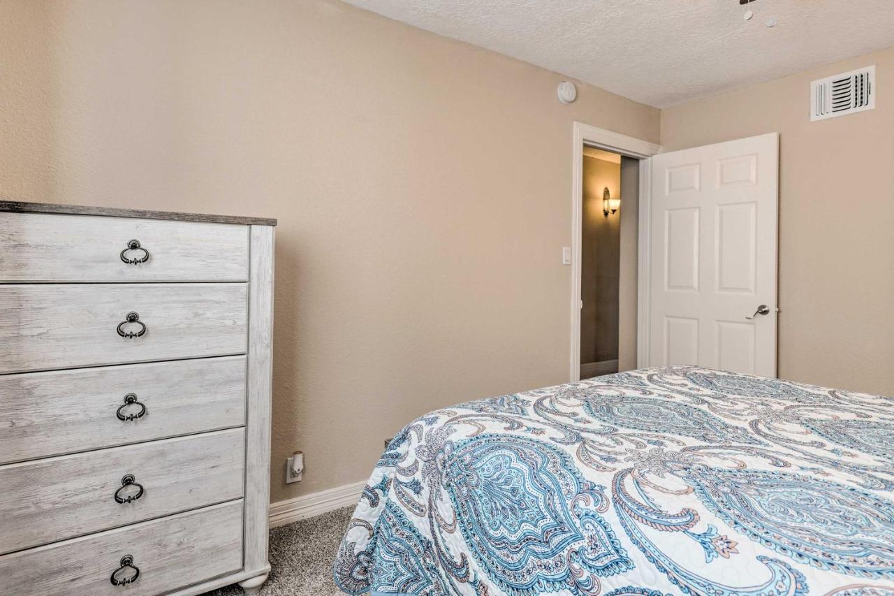 Idyllic Montgomery Condo With Pool And Lake View! エクステリア 写真