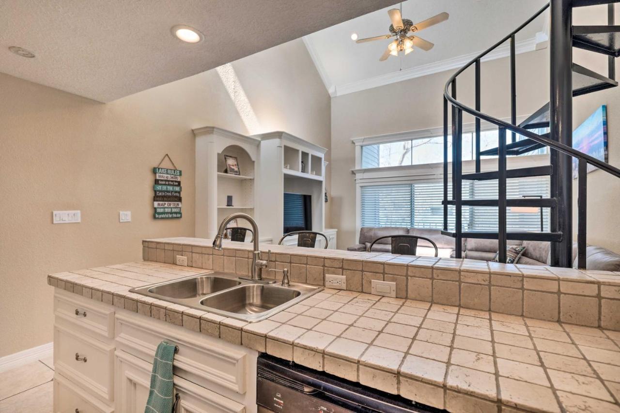 Idyllic Montgomery Condo With Pool And Lake View! エクステリア 写真