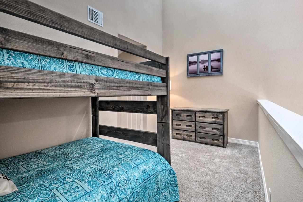 Idyllic Montgomery Condo With Pool And Lake View! エクステリア 写真