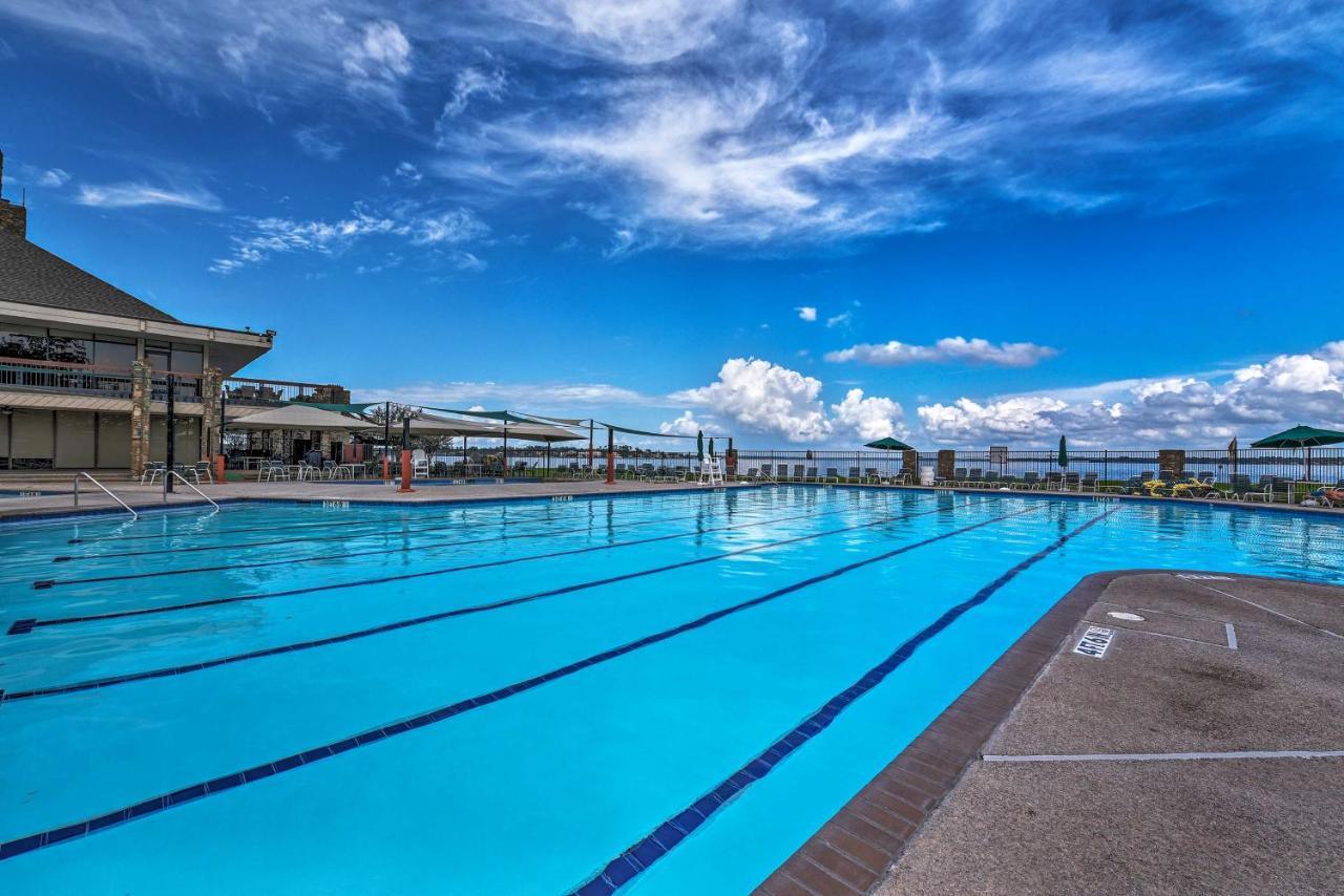 Idyllic Montgomery Condo With Pool And Lake View! エクステリア 写真